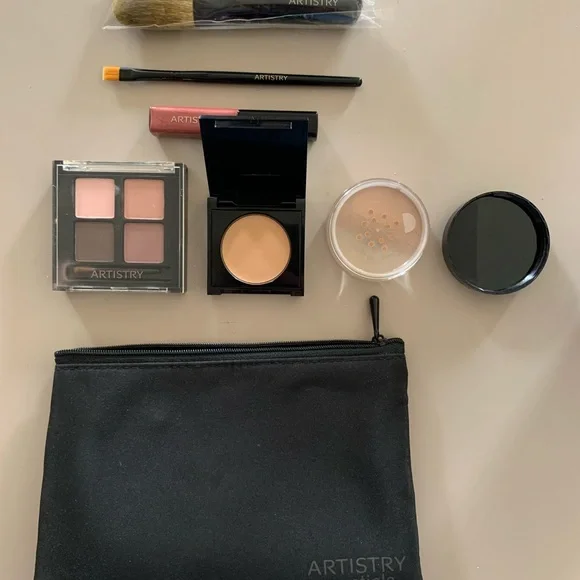 Artistry Makeup Set with Black Pouch - Picture 3 of 6